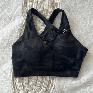 COPY - Gymshark Sports Bra - dark camo - size M
